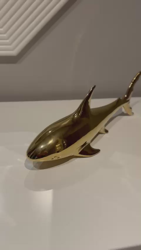 Köpekbalığı Altın